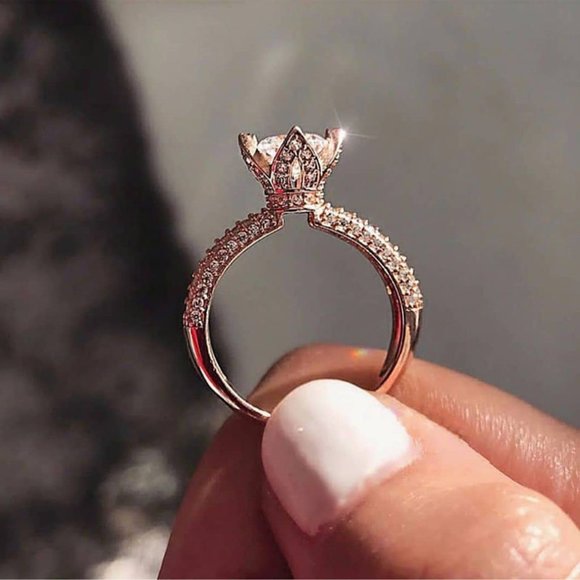 Rose Gold Flower Diamond Ring 925 Sterling Silver Titanium SZ6-10 FAST SHIPPING - Picture 1 of 4